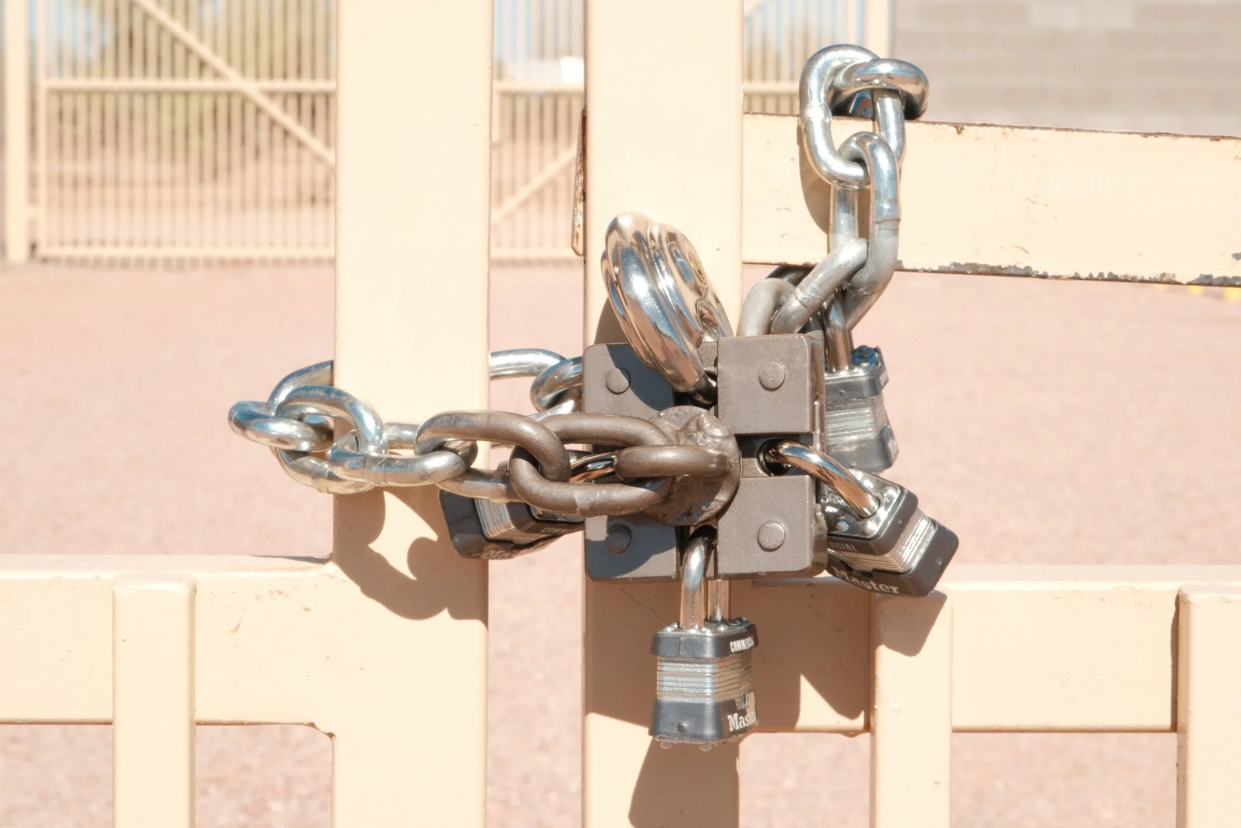 MULTI PADLOCK LOCKING SYSTEM 343c.jpg