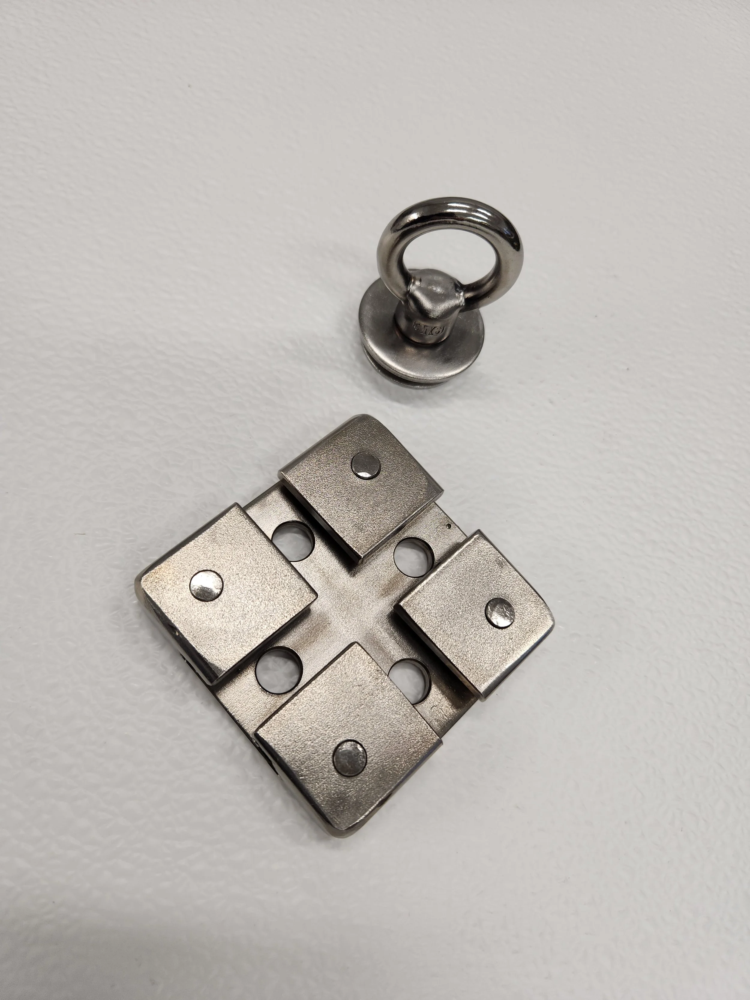 MULTI PADLOCK LOCKING SYSTEM CXL350SS THIS IS A 3" BLOCK AND WILL ACCEPT 5 PADLOCKS WITH 3/8" SHACKE INCLUDING DISC TYPE STAINLESS STEEL
