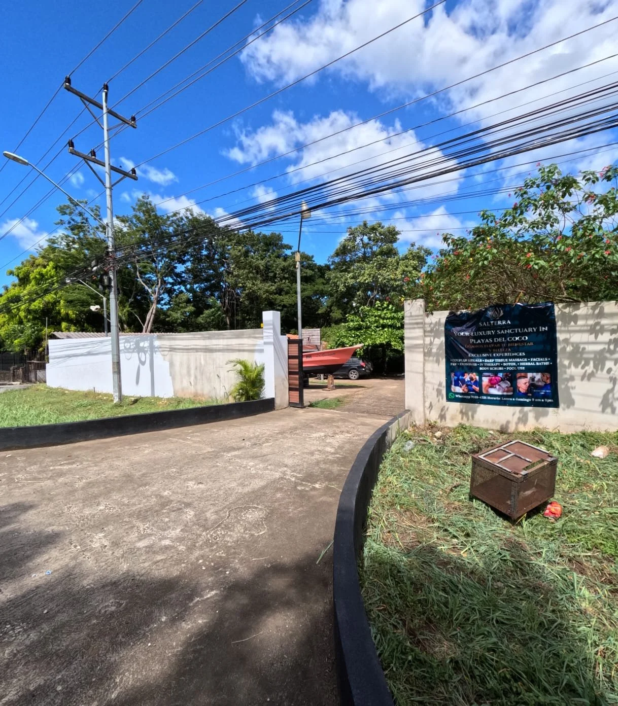 Welcome to Salterra Wellness, the *Best Luxury Spa in Guanacaste, Costa Rica. Easily locate your tranquil sanctuary near Playas del Coco, Playa Hermosa, and Liberia. This is the main entrance to your professional wellness and aesthetic center. We pro