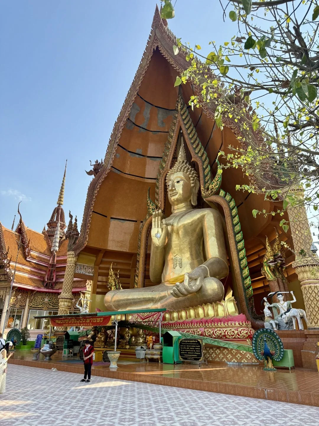 Wat Tham Suea Kanchanaburi - Golden Buddha Statue