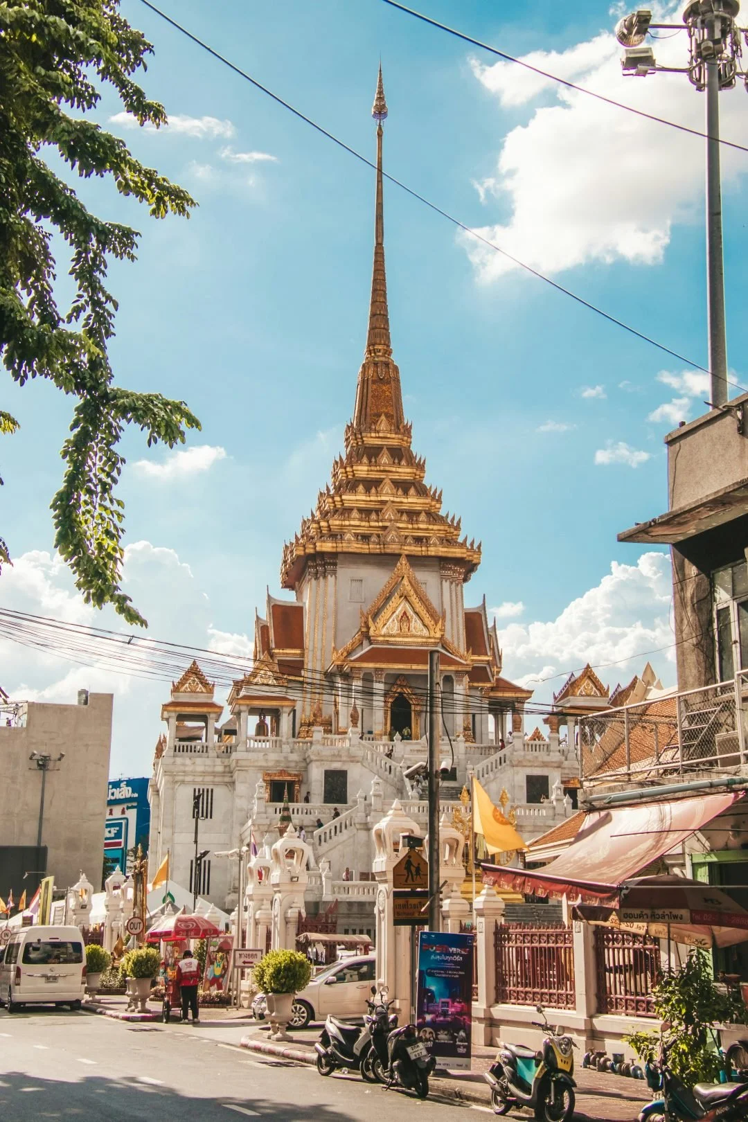 Best Temples in Bangkok - Wat Traimit