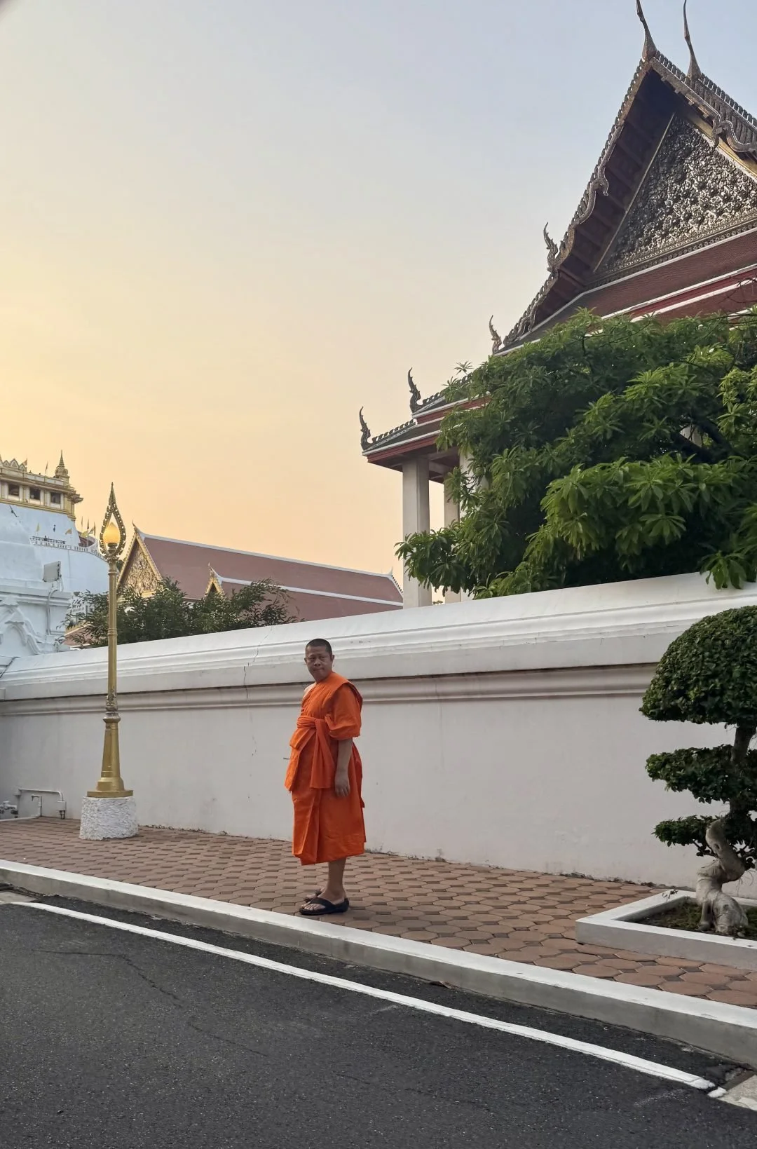 Best Temples in Bangkok - Respect the Monks