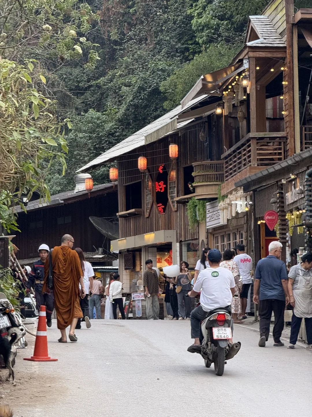 Mae Kampong - Monks