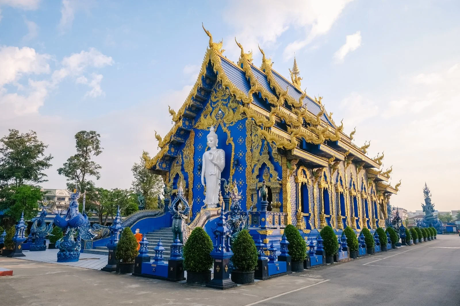 Best Temples in Thailand - Blue Temple Chiang Rai
