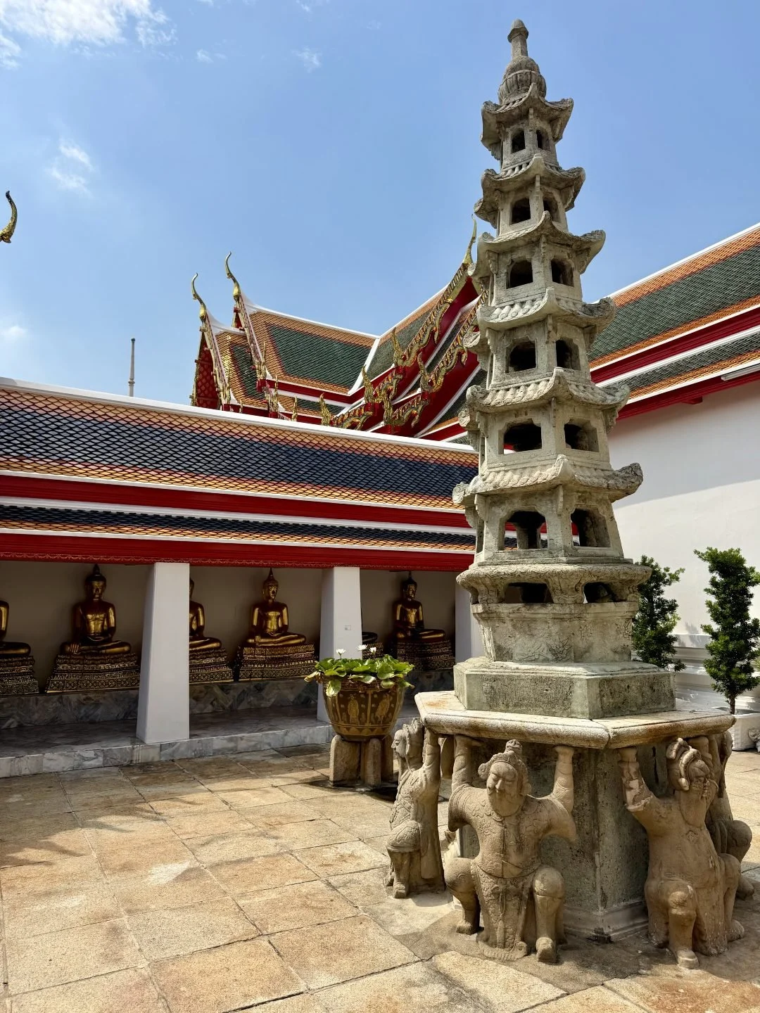 Wat Pho - Courtyards