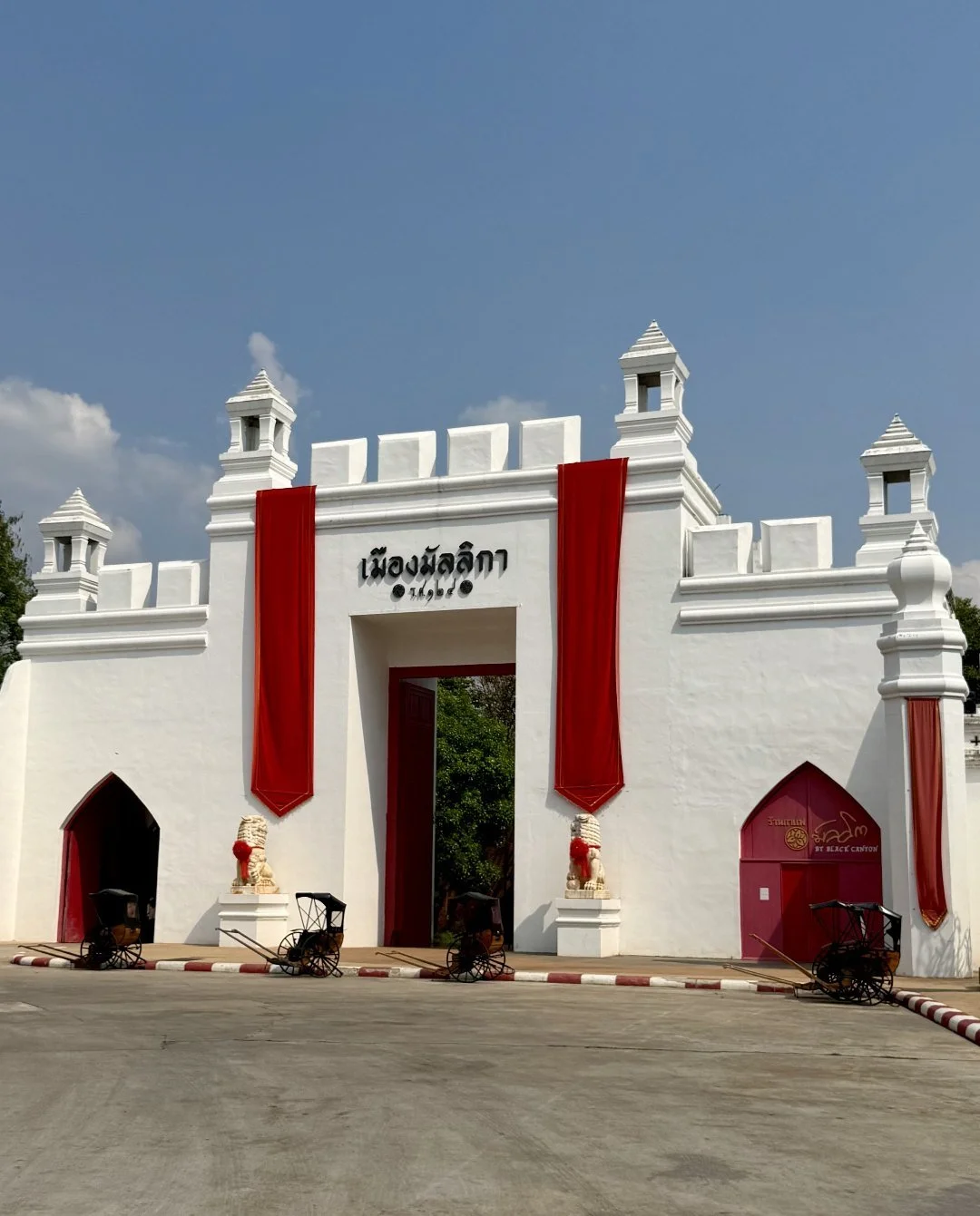 Kanchanaburi - Mallika City - Gates