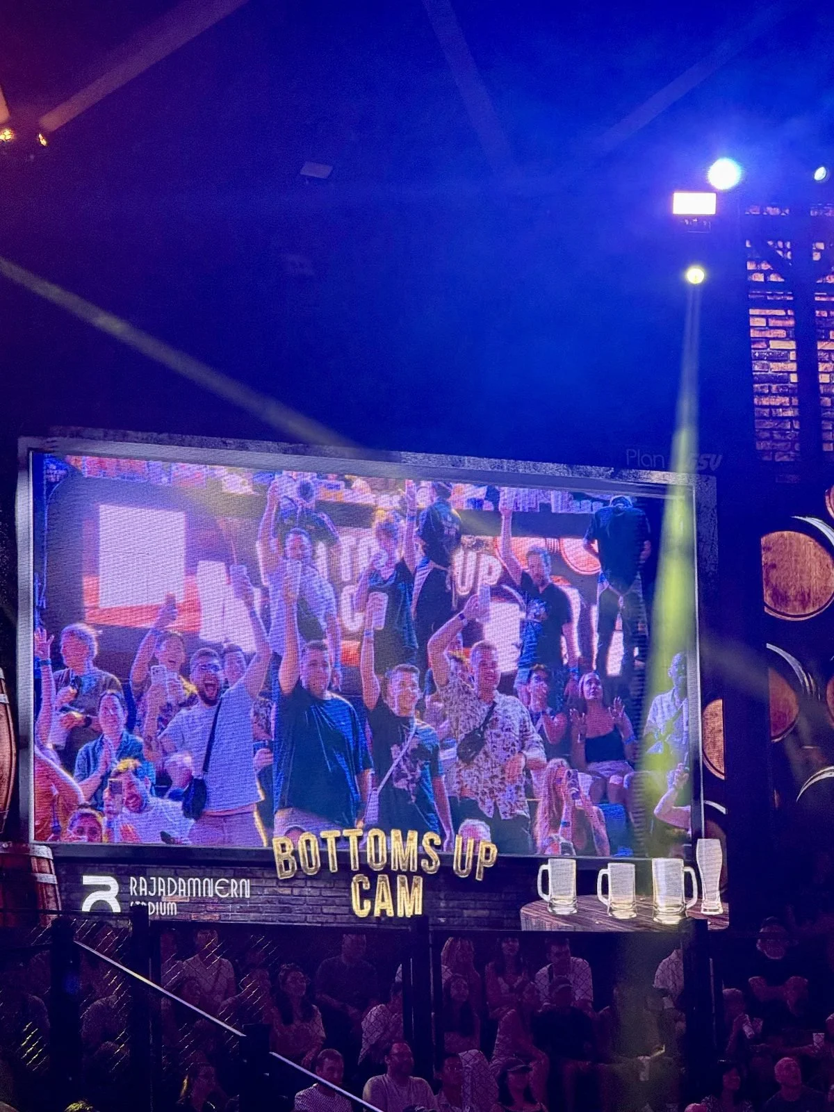 Rajadamnern Muay Thai Stadium - Bottoms Up Cam, Friends