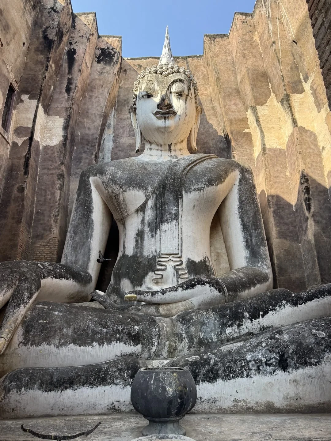Wat Si Chum - Seated Buddha Open Roof