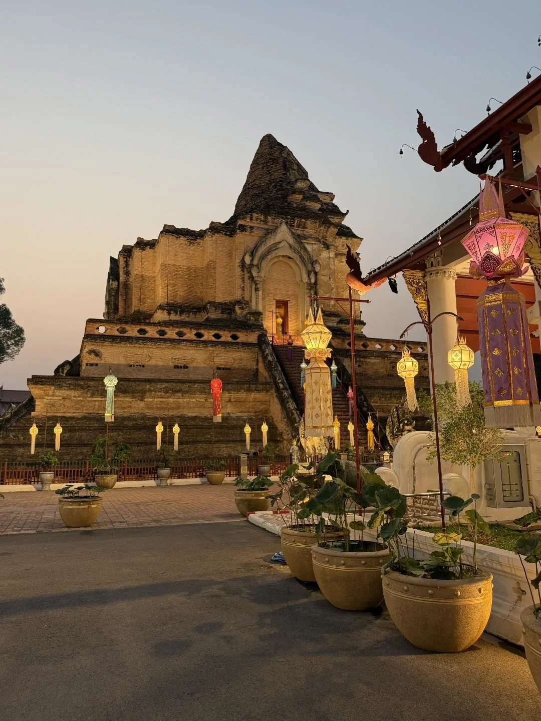 Wat Chedi Luang at Night - Best Temples in Thailand