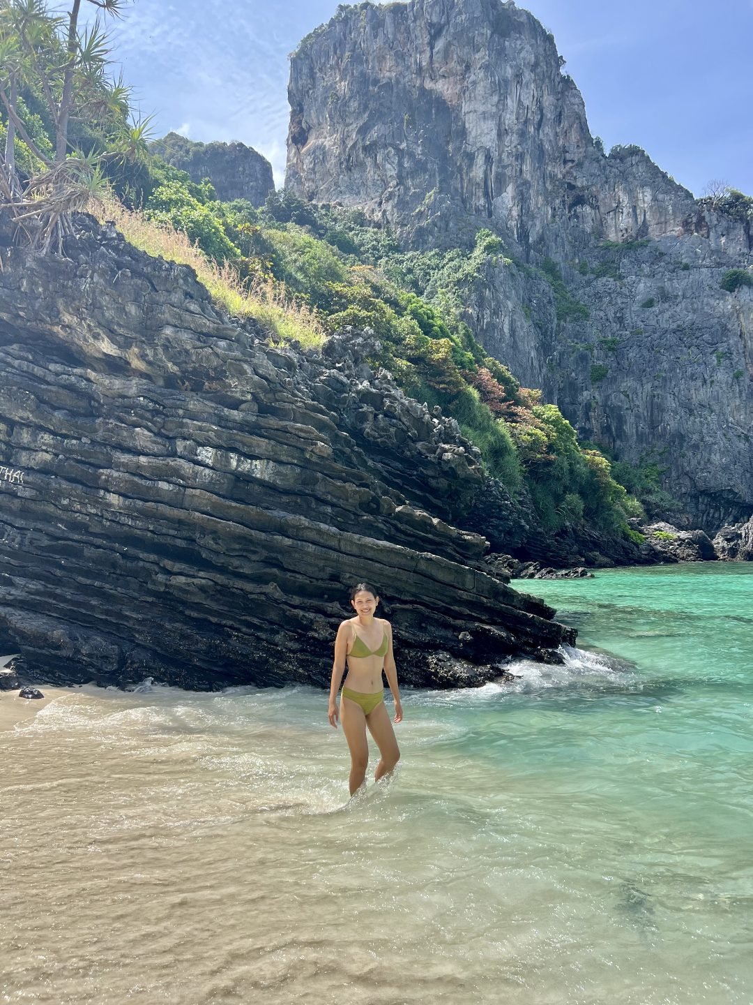 Nui Beach Koh Phi Phi - Limestone Cliffs