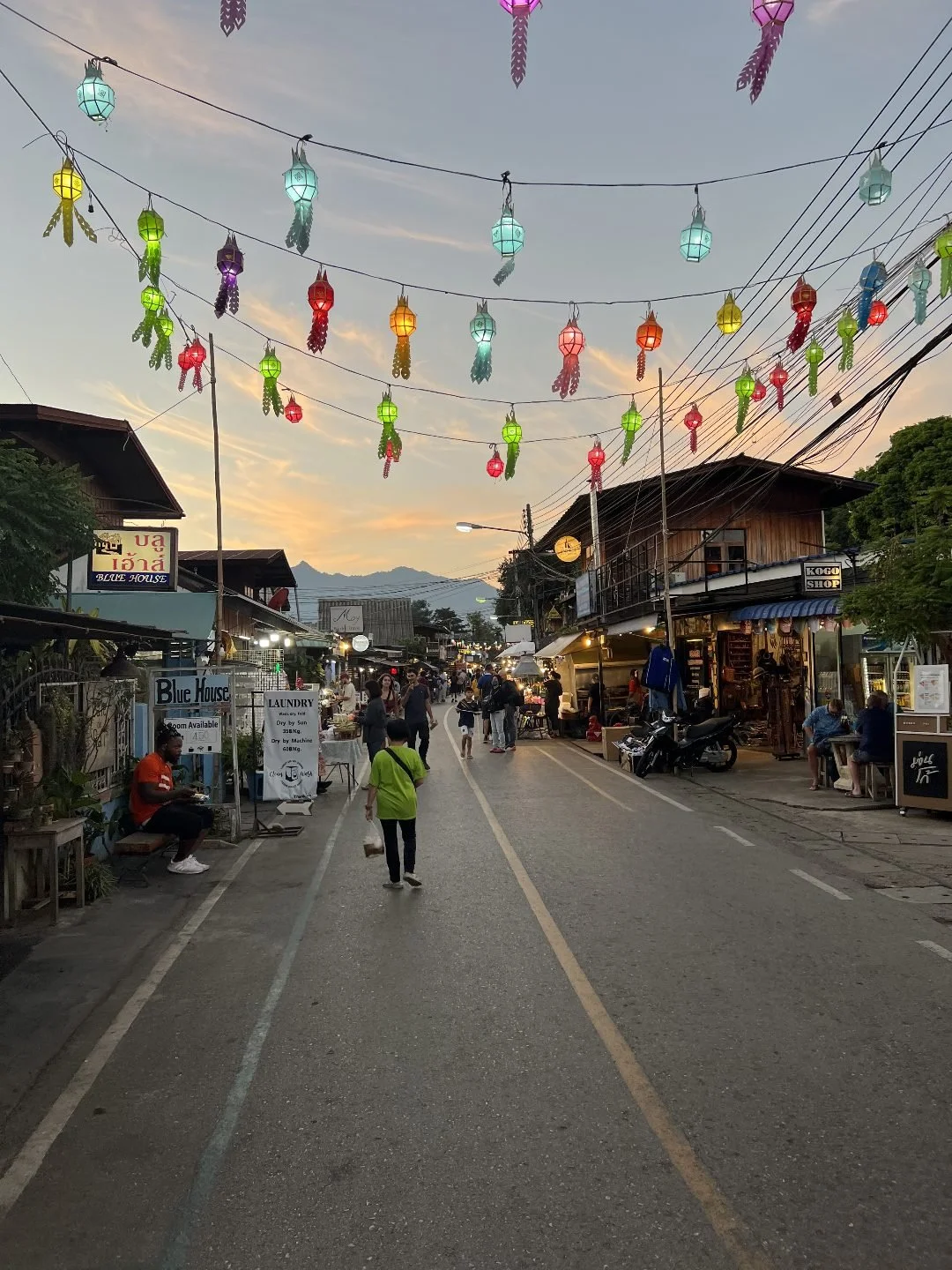 Ban Rak Thai - Pai Walking Street