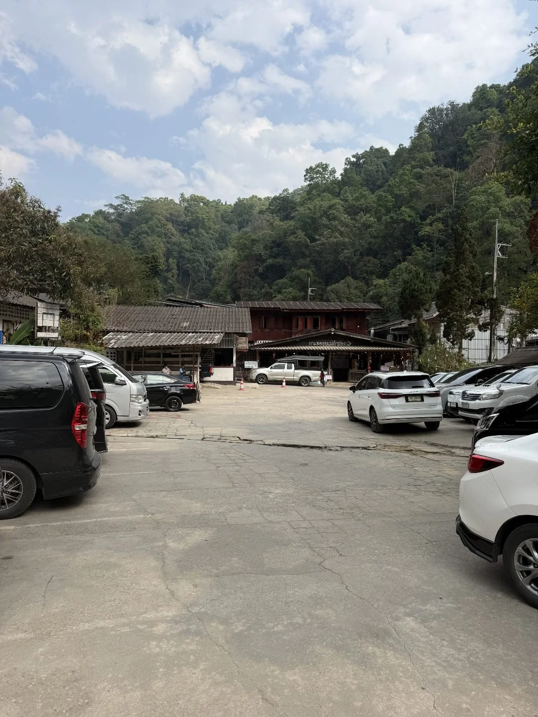 Mae Kampong - Parking Lot