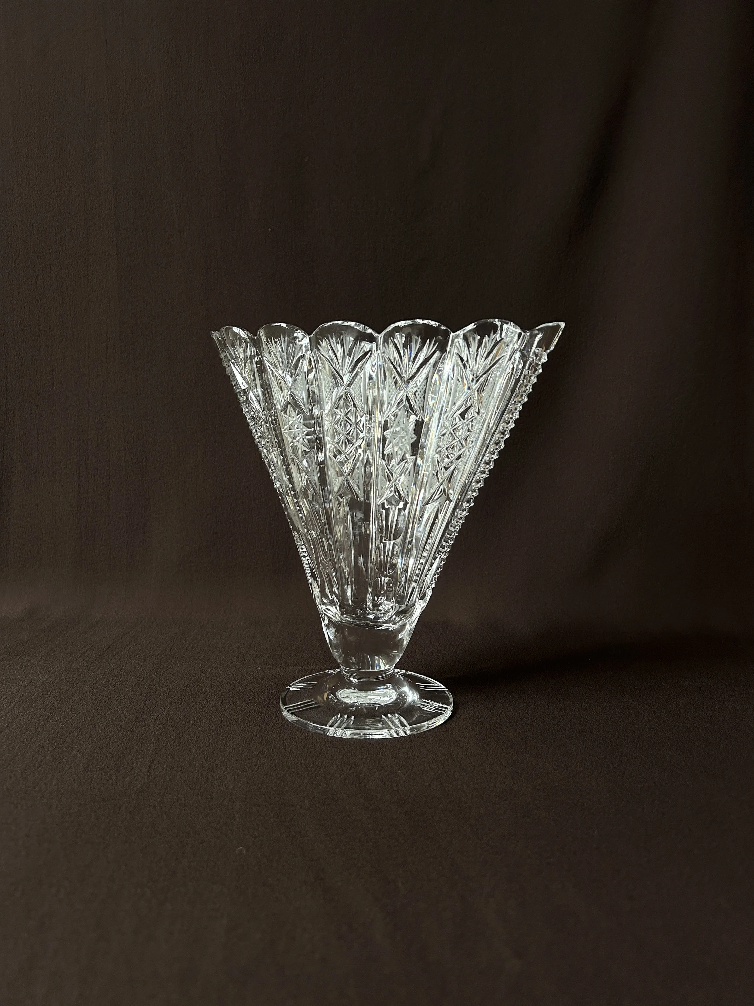 GlassFanVase1.JPG