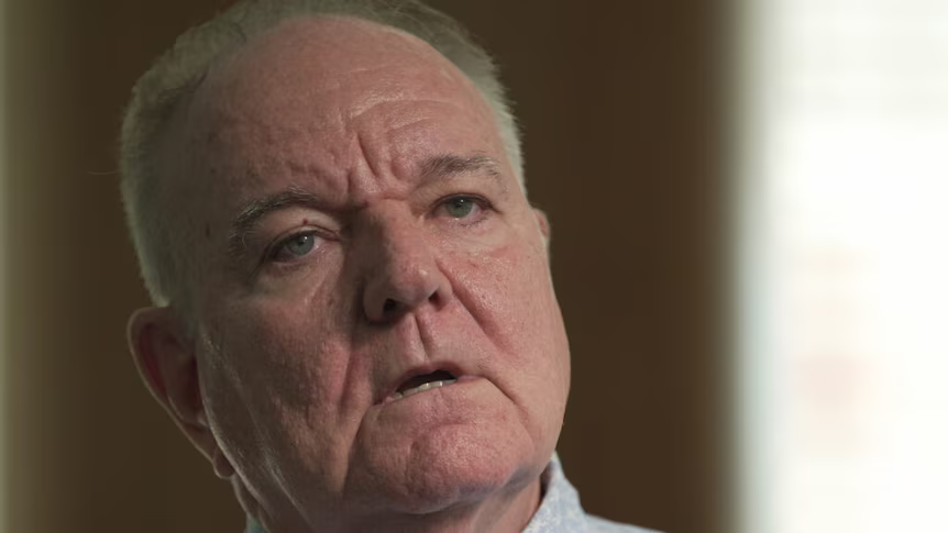 Australia’s Betting Regulator Halts Gift-Taking Amid Integrity Concerns