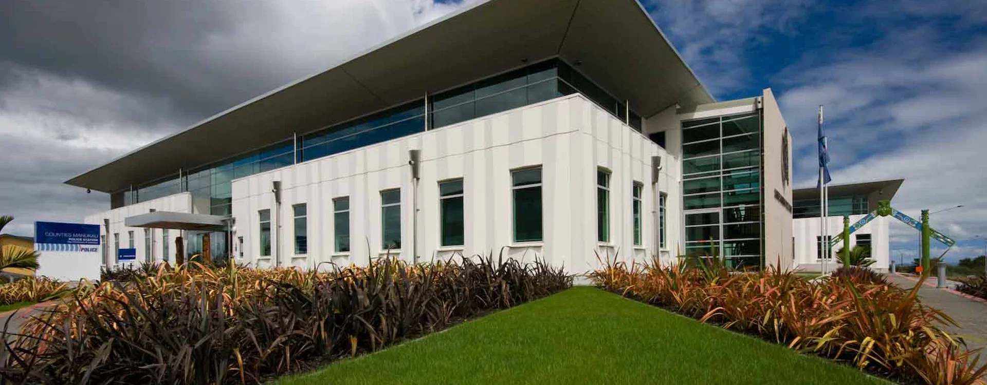 Man Arrested After Attempting to Impersonate Police Officer, Pulls Over Undercover Vehicle