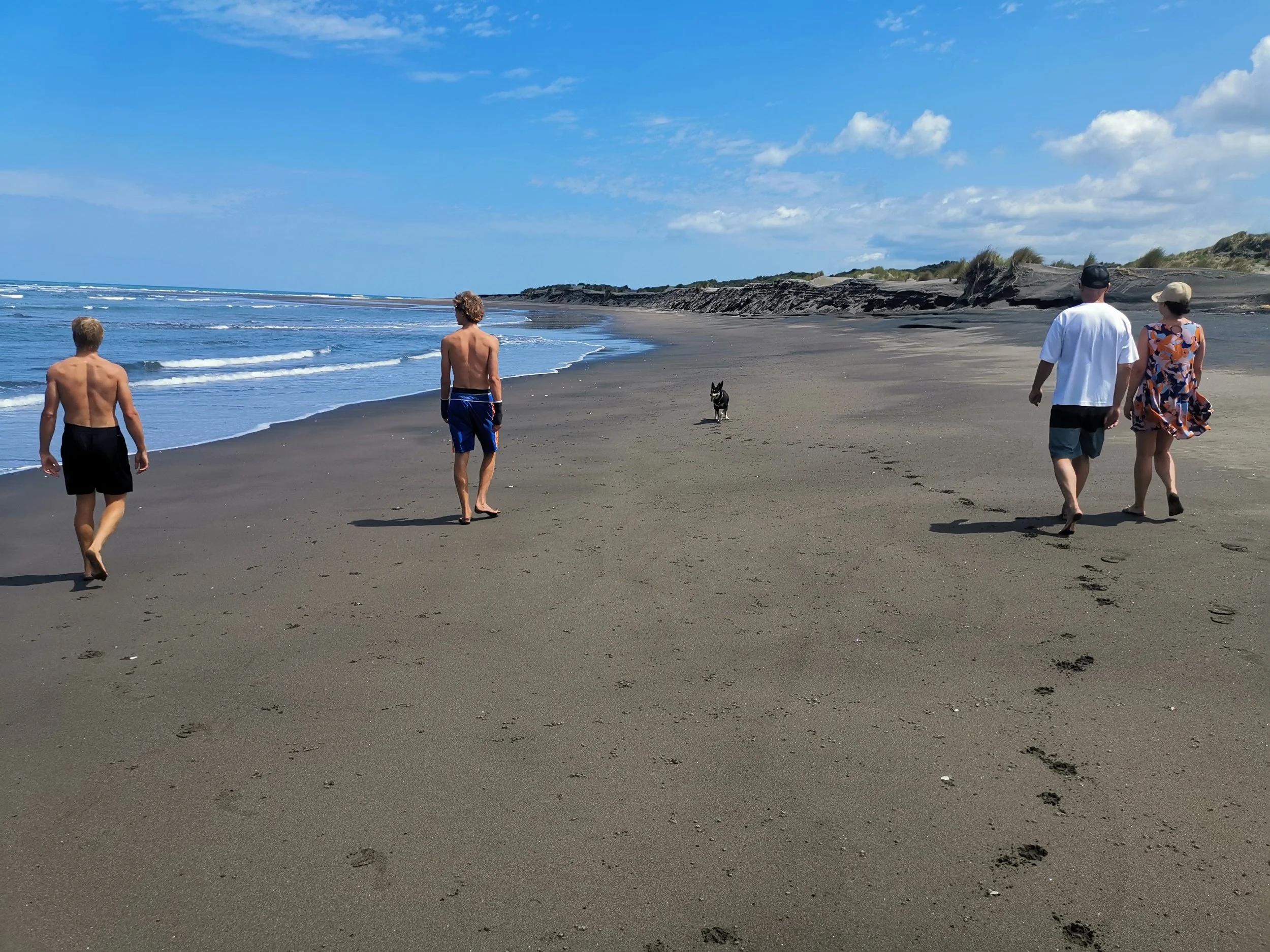 TeAkau_Beach_walk.jpg
