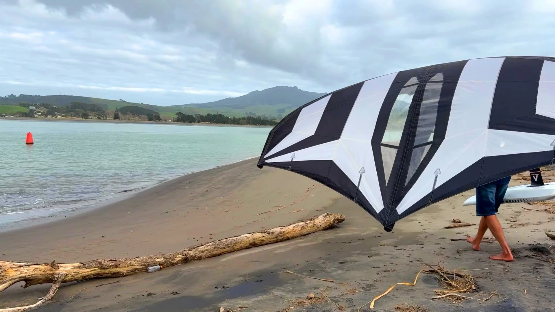 Foiling_Private_Beach.jpg