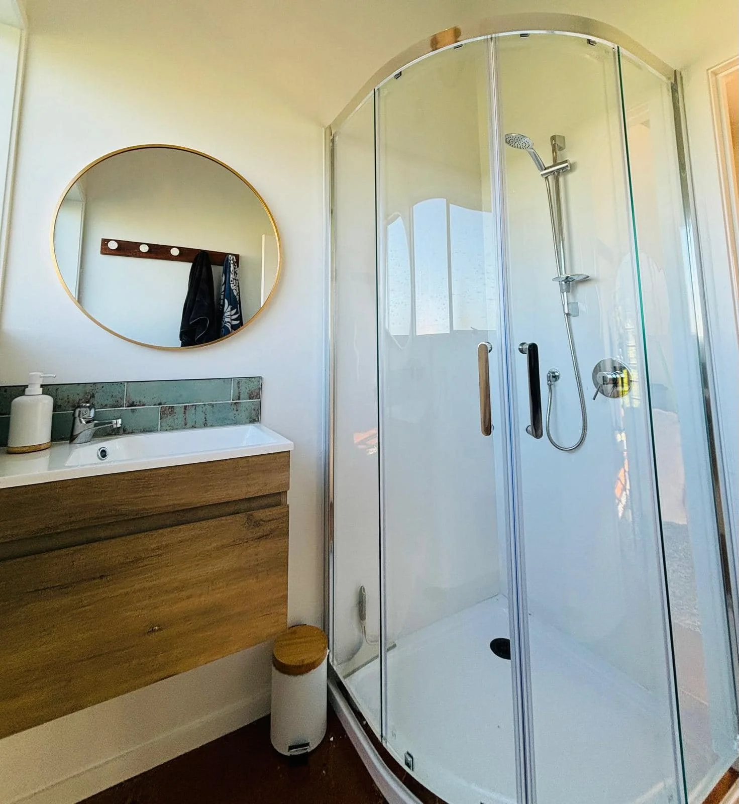 Bathroom2.jpg