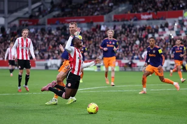 🐝 Buzzing Victory: Bees Sting Newcastle in Dramatic 3-1 Comeback at the GTech! 🔴⚪