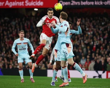 🐝 Emirates Endeavor: Bees Buzz But Ultimately Fall to Arsenal's Unbreakable Defense