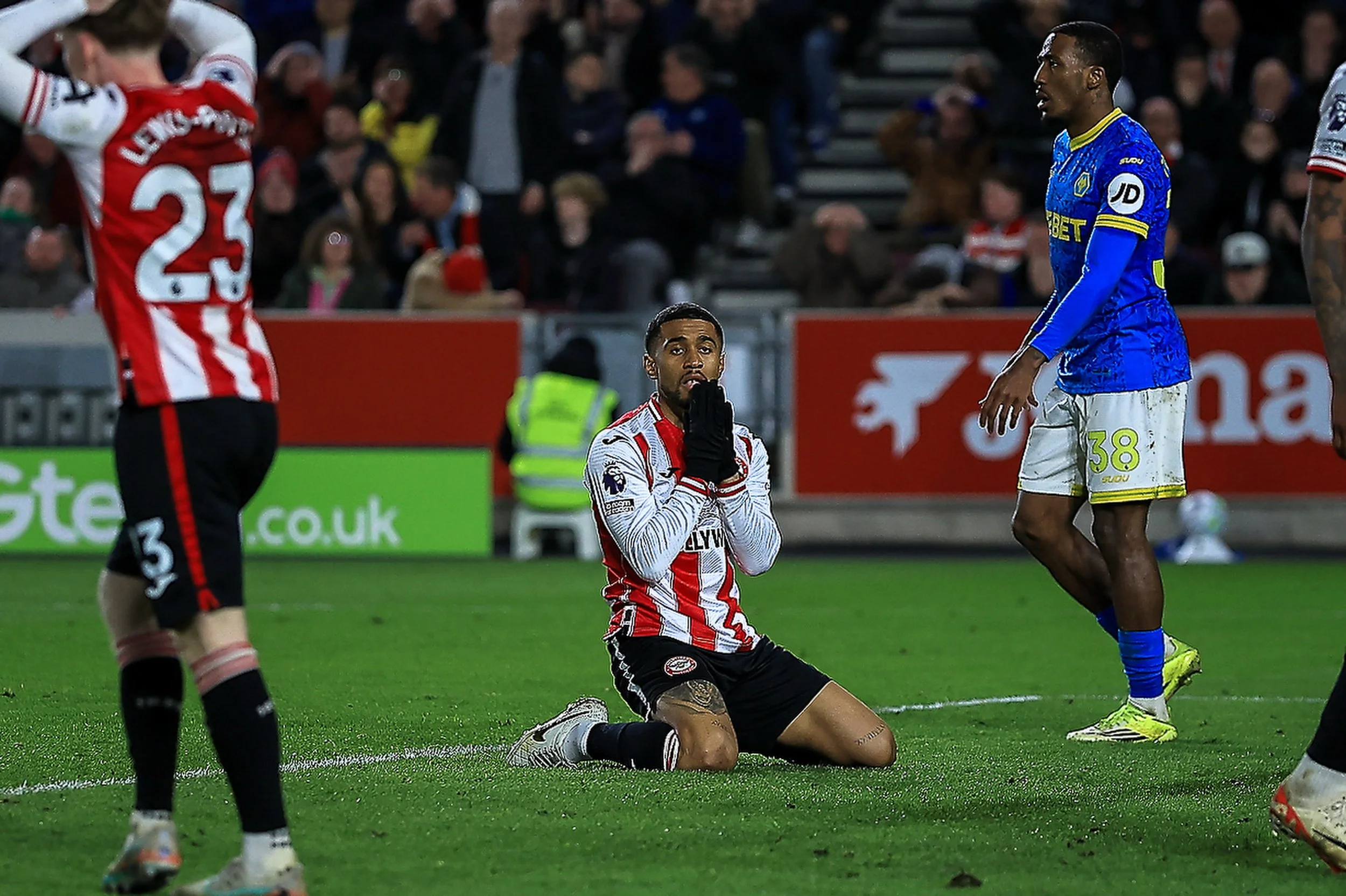 Two-Goal Lead Slips as Wolves Howl Back 🐺