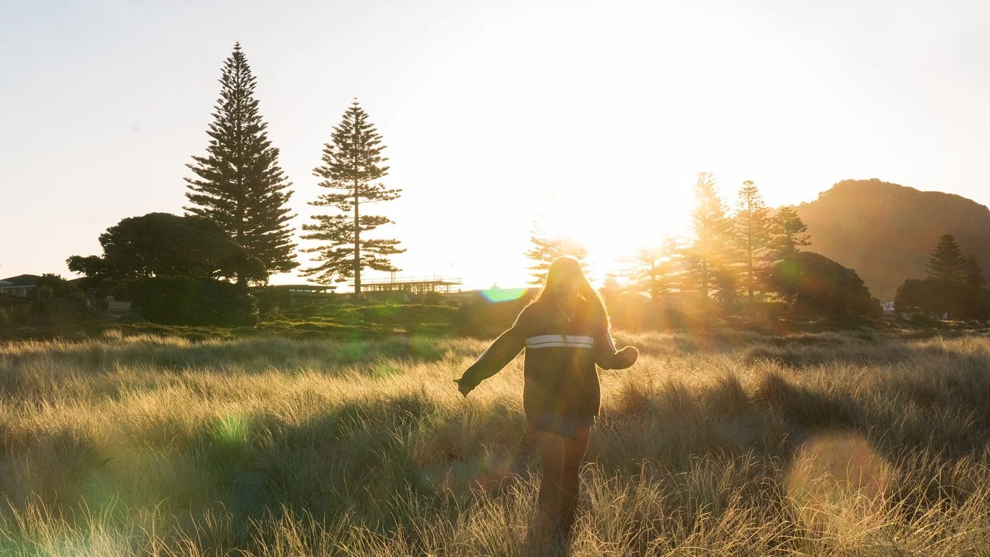 soaking in the sunshine with @hannahpaigew , the perfect evening escape from study and trialling some different ideas with the camera - more to come ✨

#photography #beach #photographer #newzealand #mtmaunganui #beachphotographer