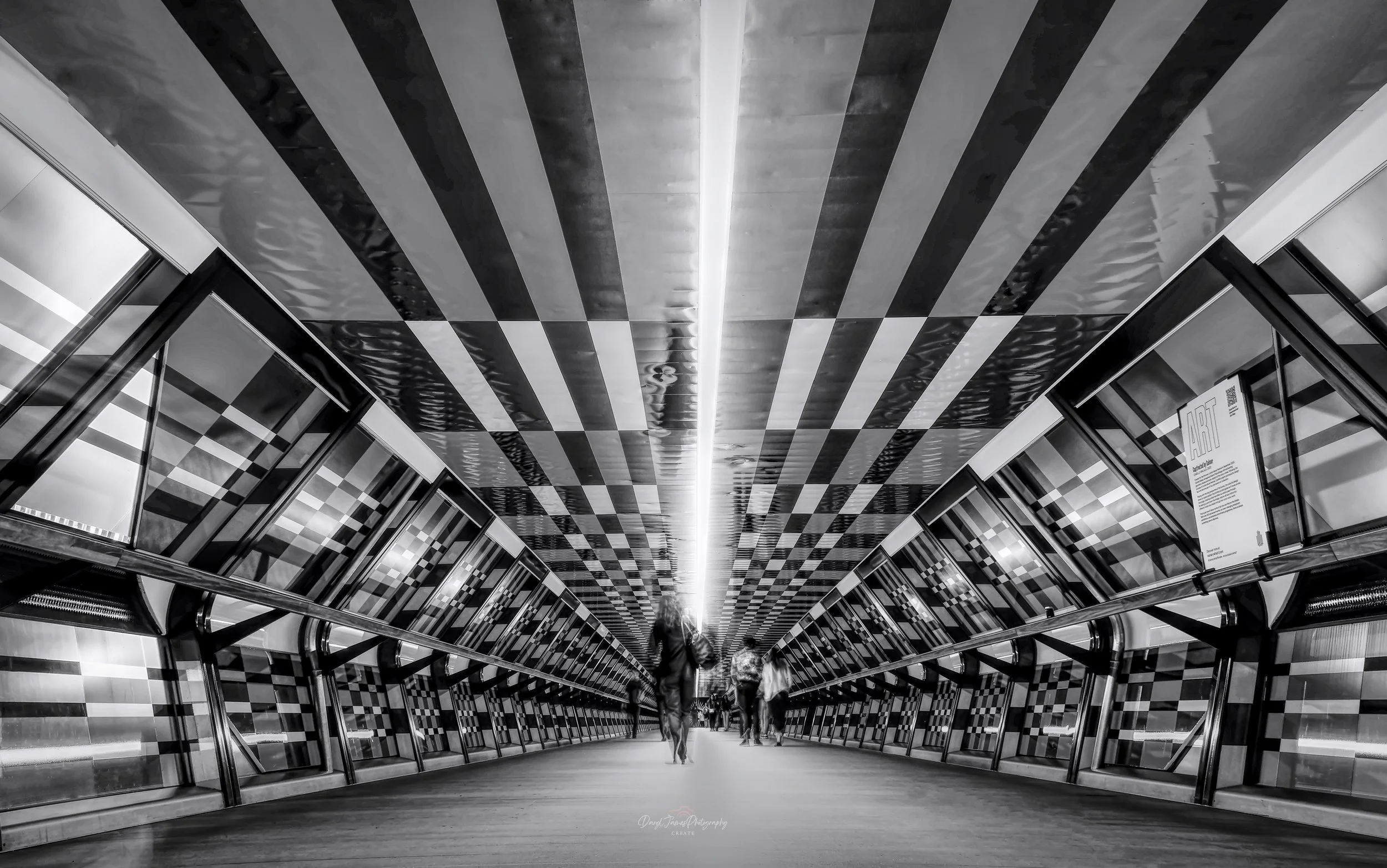 Canary Wharf tunnel.jpg