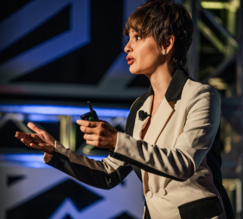 Simone Heng speaking on human connection, communication, emotional intelligence, workplace culture and thriving in the age of AI at a corporate event.