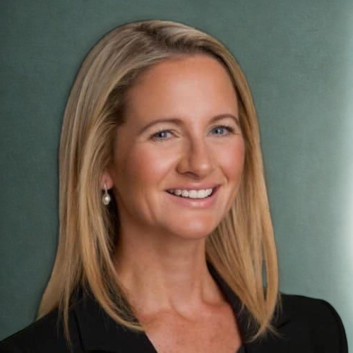 Angela Barnes headshot, business journalist, broadcaster and conference moderator