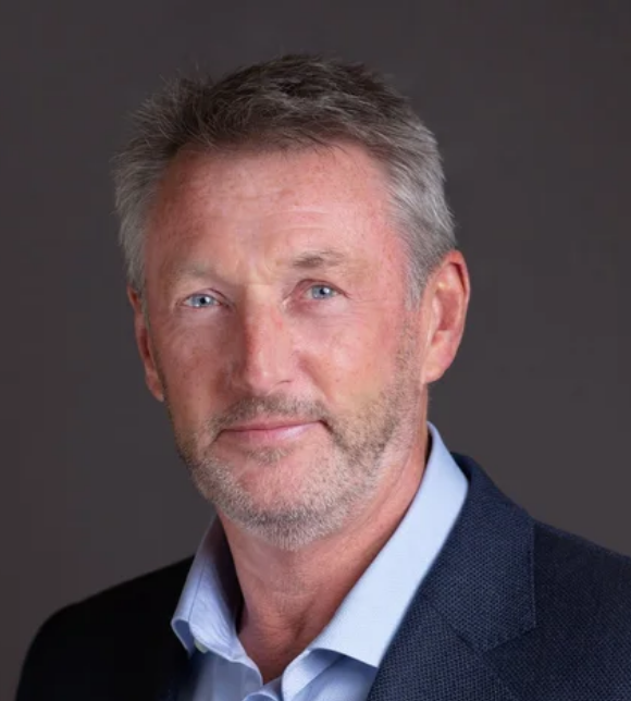 Headshot of Kevin Gaskell, turnaround CEO and expert on leadership in failing organisations, represented by 92 Speakers Bureau