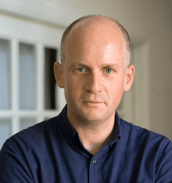 Oliver Burkeman, author of Meditations for Mortals, when delivering keynotes for 92 Speakers on the efficiency trap and the power of embracing human limits.