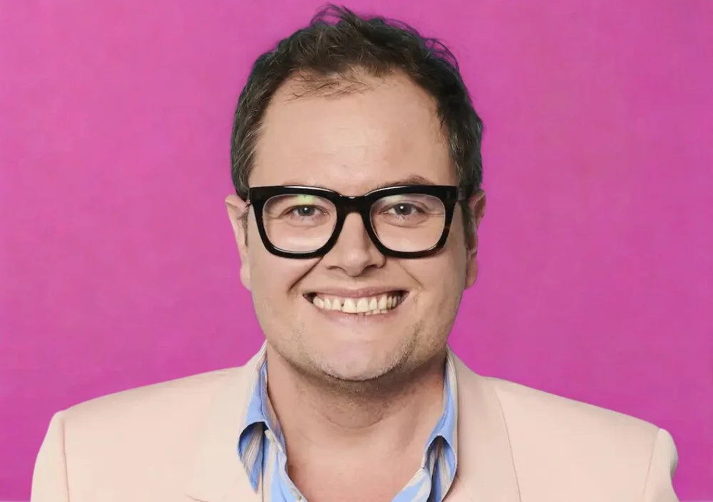 Alan Carr keynote speaker headshot — comedian, TV host and awards presenter