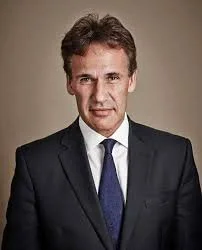 Headshot of Richard Susskind, author and advisor on AI and the future of professions