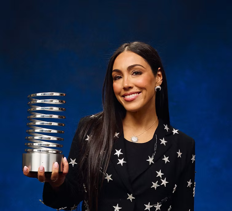 Headshot kellie gerardi