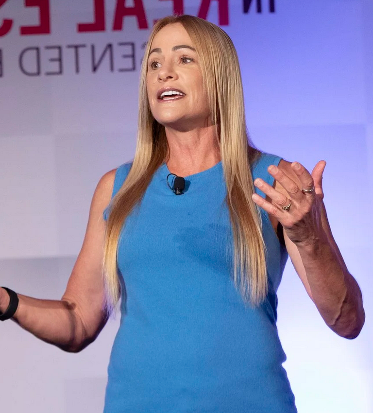Headshot of Robyn Benincasa, expert in elite team performance and high-stakes leadership