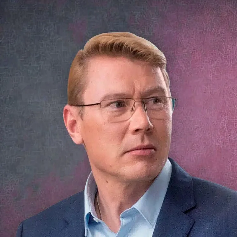 Mika Häkkinen headshot — two-time F1 World Champion and keynote speaker on risk, leadership and high performance | 92 Speakers