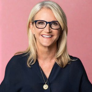 Mel Robbins, confidence and behaviour change keynote speaker with 92 Speakers Bureau