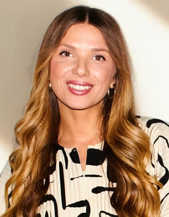 Stefanie Sword-Williams headshot, founder and keynote speaker on modern influence