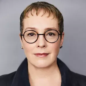 Headshot of Julia Angwin, Pulitzer Prize–winning journalist and expert on AI and data accountability,
