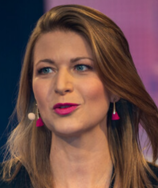 Katharina Moser headshot, international journalist, keynote speaker and conference moderator
