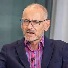 Roger Harrabin, former BBC Energy and Environment Analyst and Cambridge Associate, on stage for 92 Speakers deconstructing the "Communication of Crisis" and the 2026 energy transition.