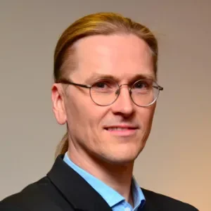 Headshot of Mikko Hyppönen, cyber security researcher and expert on global digital threats, represented by 92 Speakers Bureau