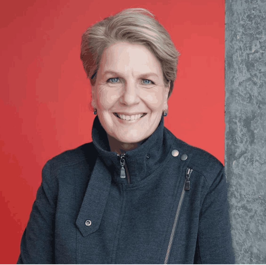 Sandi Toksvig headshot, writer, broadcaster and cultural keynote speaker