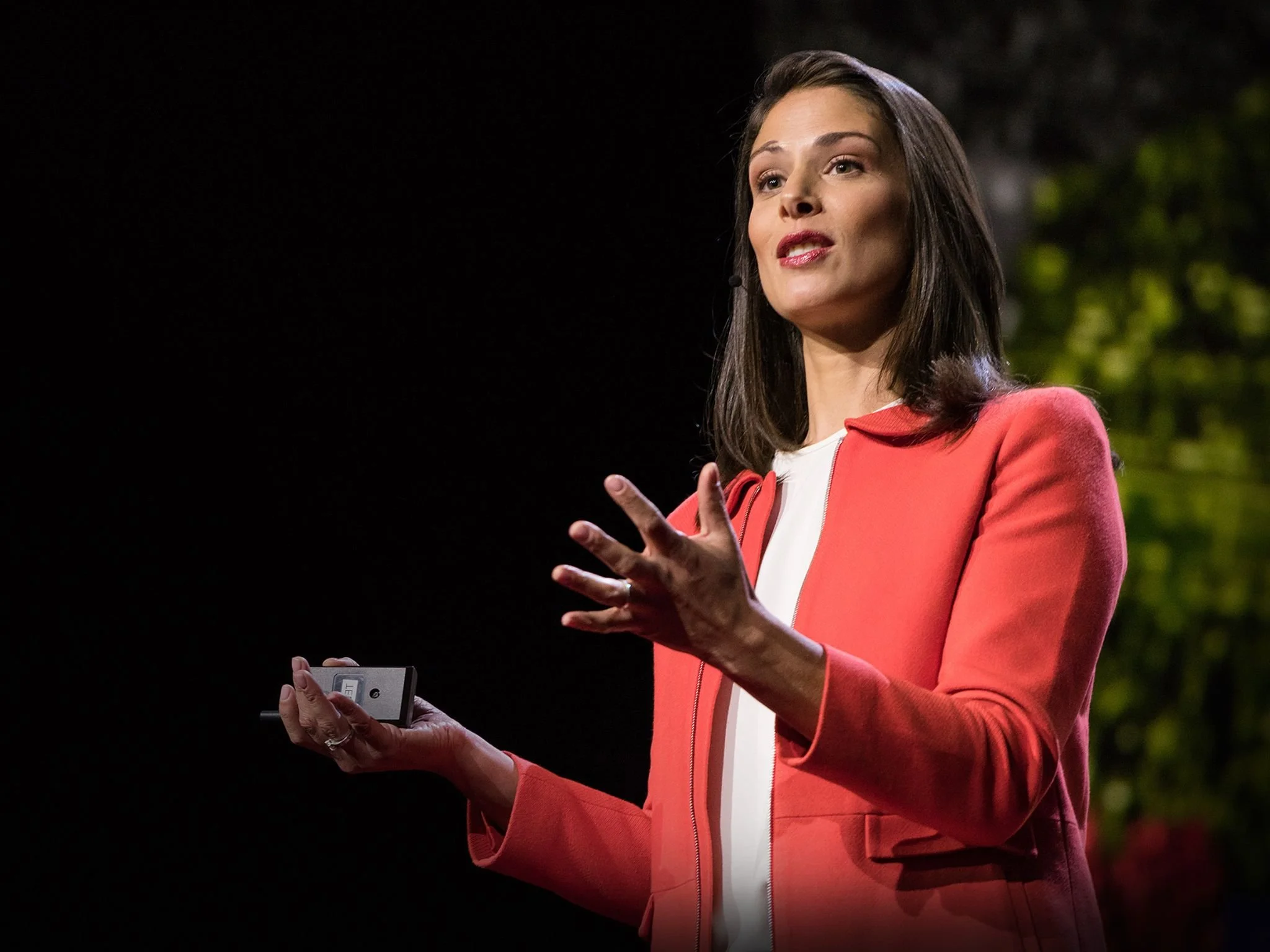 Speaker Rachel Botsman delivering a dynamic keynote speech on Trust Leadership & AI