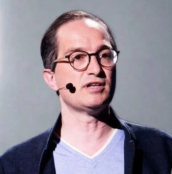 Headshot of Peter Hinssen, entrepreneur and expert on continuous transformation and organisational reinvention, represented by 92 Speakers