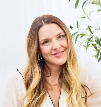 Jennifer Quigley-Jones headshot — Founder of Digital Voices and influencer strategy speaker represented by 92 Speakers