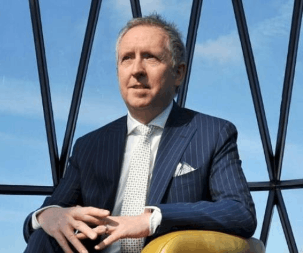 Headshot of Martin McCourt, board leadership and consumer business keynote speaker on transformation