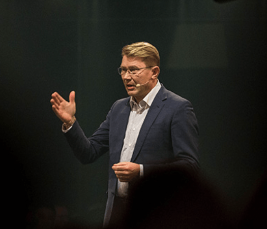 Mika Häkkinen headshot — two-time F1 World Champion and keynote speaker on risk, leadership and high performance | 92 Speakers