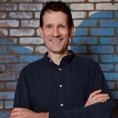 Headshot of Bruce Daisley, workplace culture and performance expert,