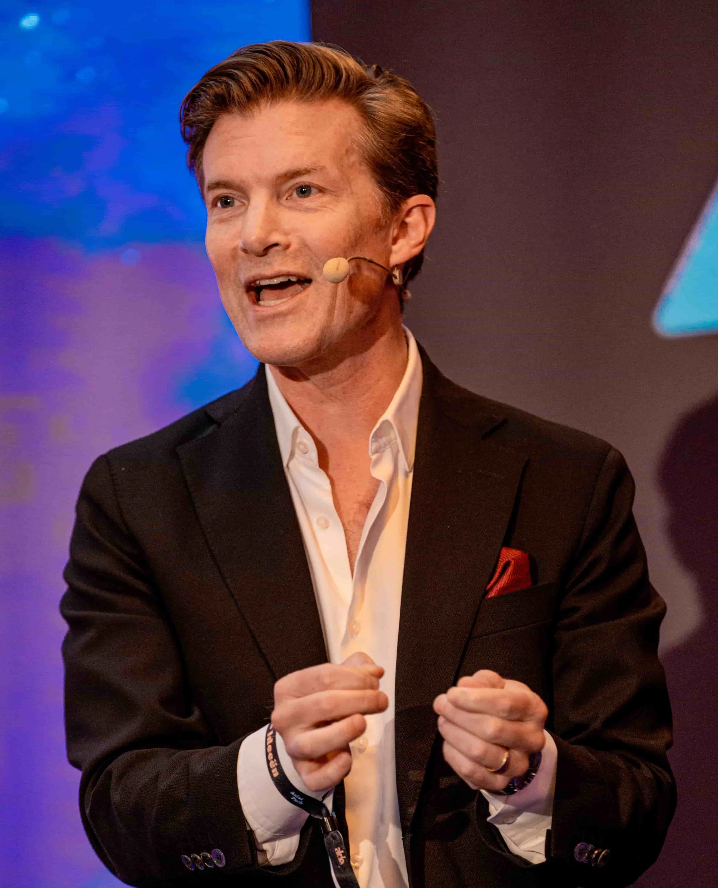Johan Norberg keynote speaker headshot on globalisation, economics and free markets